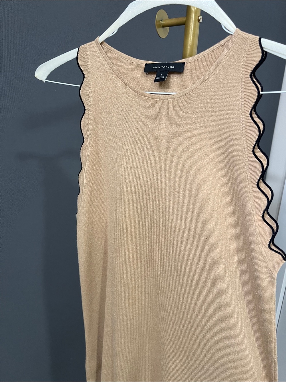Ann Taylor Cream Sleeveless Knit Tank with Black Scallop Trim